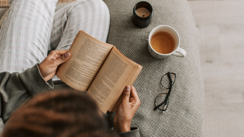 Descubra com Hebron Costa Cruz de Oliveira como os livros inspiram visão estratégica e empatia na liderança.