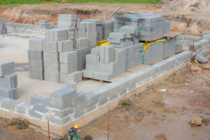 Valderci Malagosini Machado destaca como blocos de concreto modulados podem acelerar cronogramas e otimizar processos construtivos.