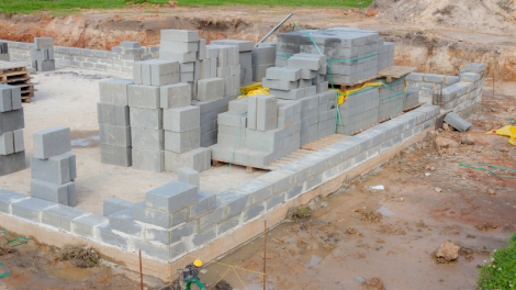 Valderci Malagosini Machado destaca como blocos de concreto modulados podem acelerar cronogramas e otimizar processos construtivos.